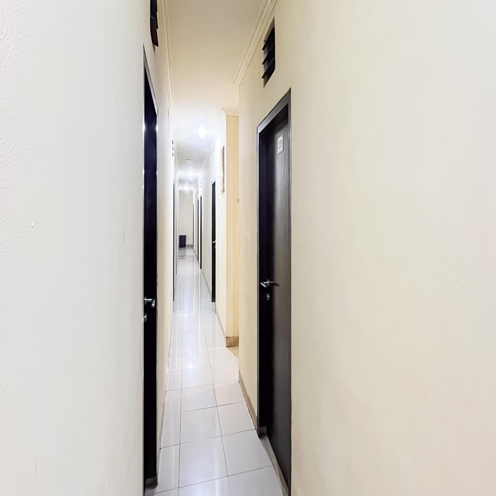 Arcadia Rooms Redpartner Jakarta Exteriör bild