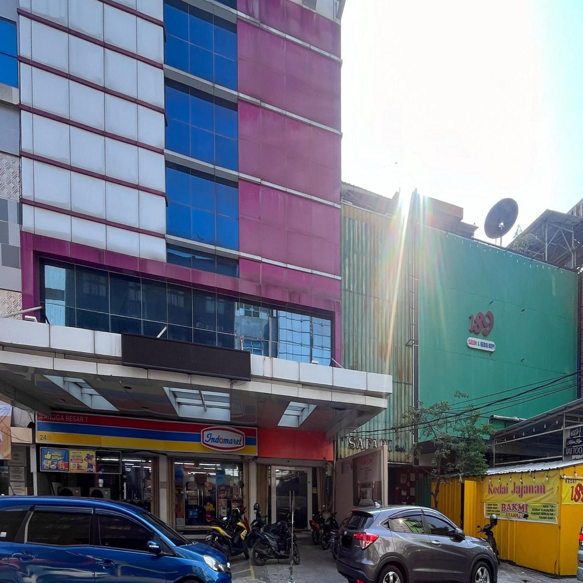 Arcadia Rooms Redpartner Jakarta Exteriör bild