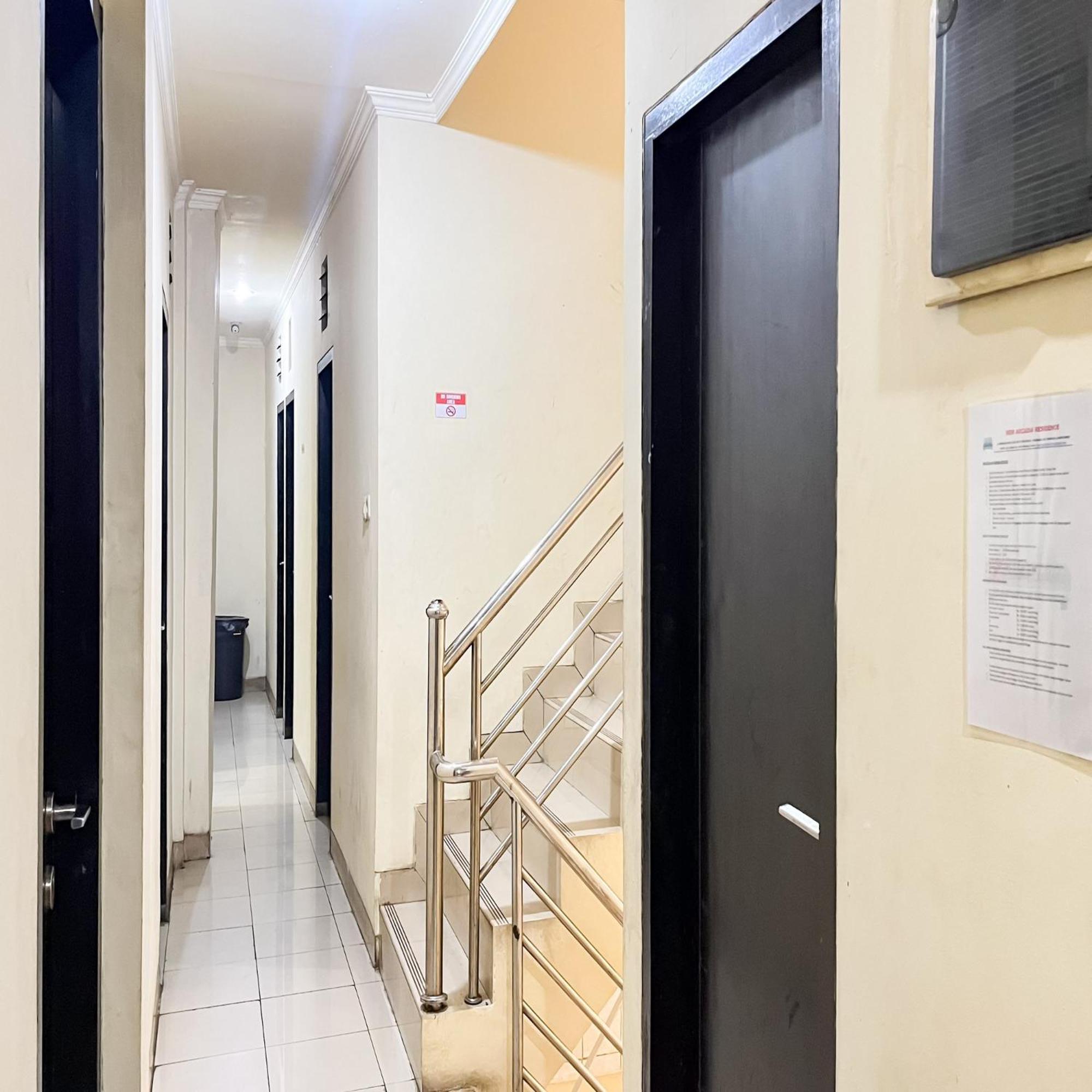 Arcadia Rooms Redpartner Jakarta Exteriör bild