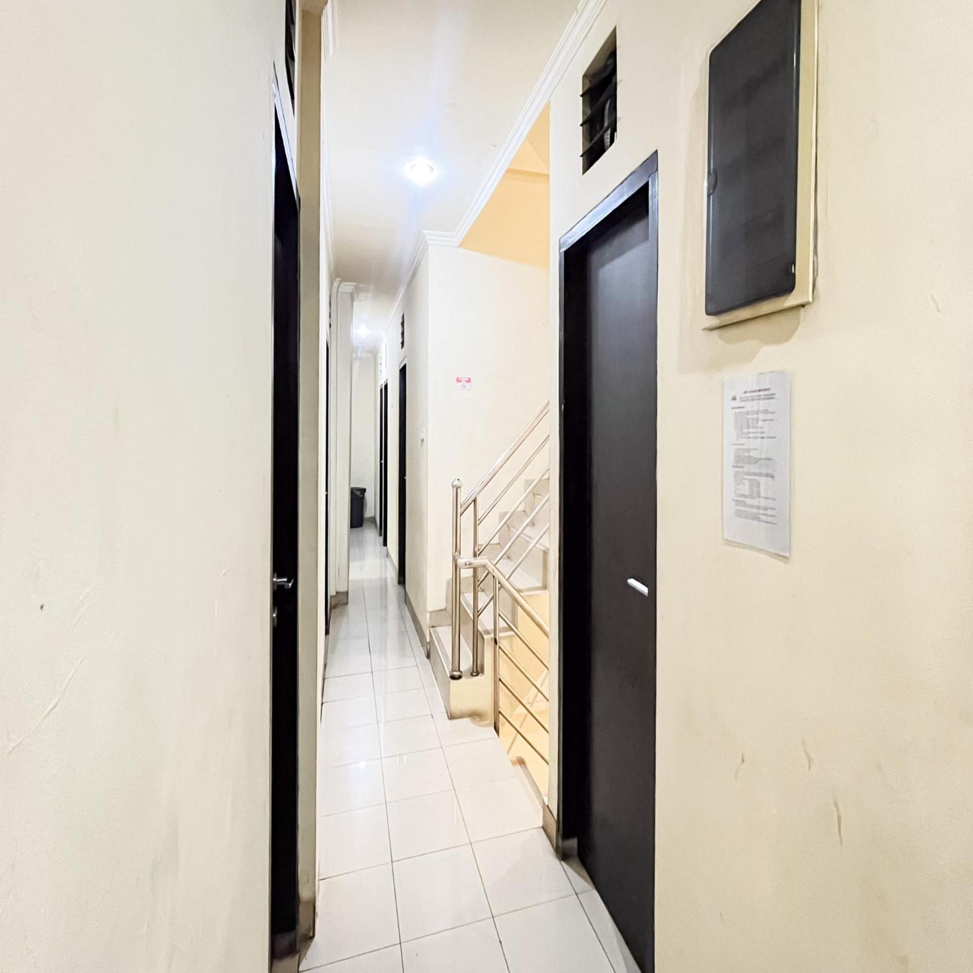 Arcadia Rooms Redpartner Jakarta Exteriör bild