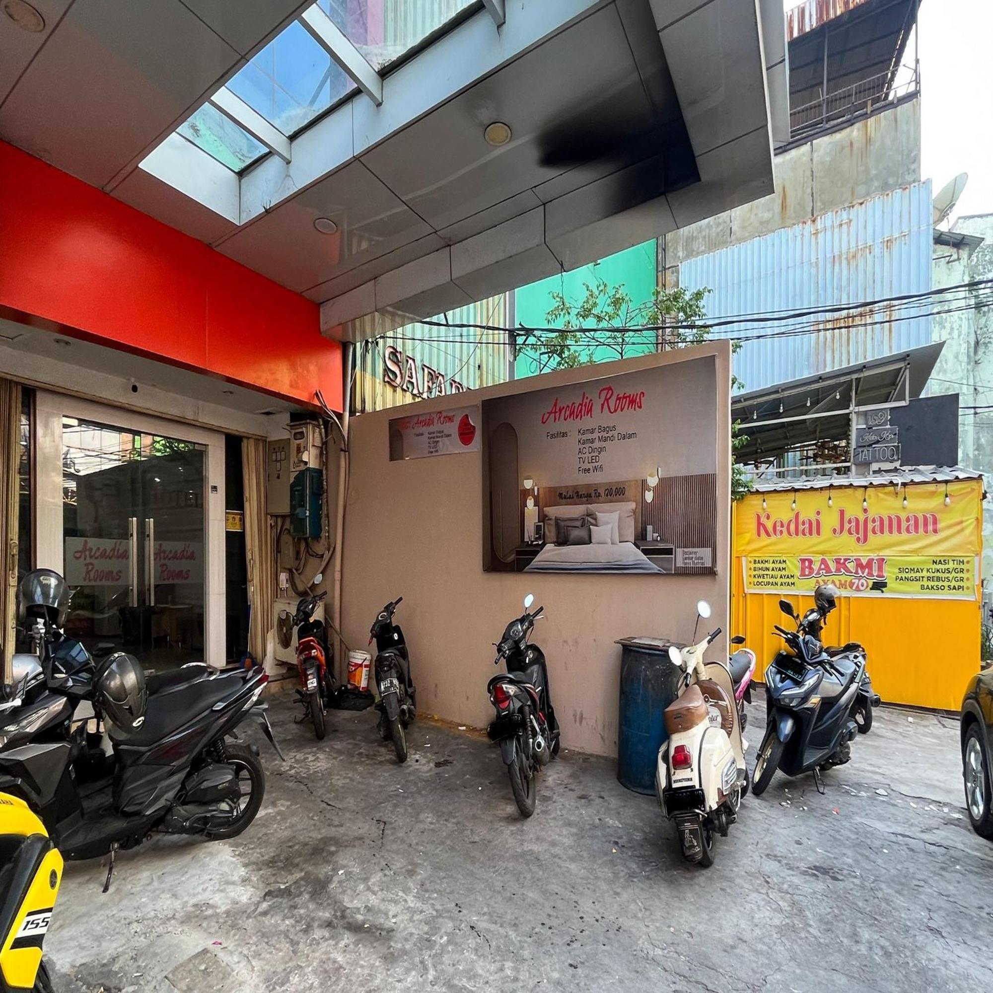 Arcadia Rooms Redpartner Jakarta Exteriör bild
